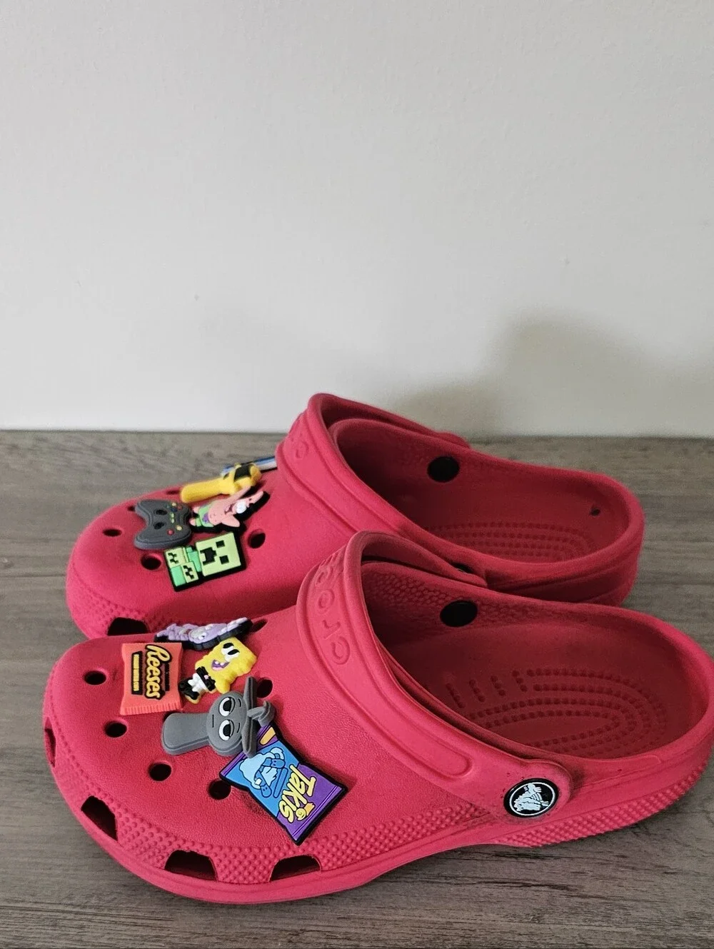 CROCS Kids Varsity Red Classic Clog Charms Boy J 2